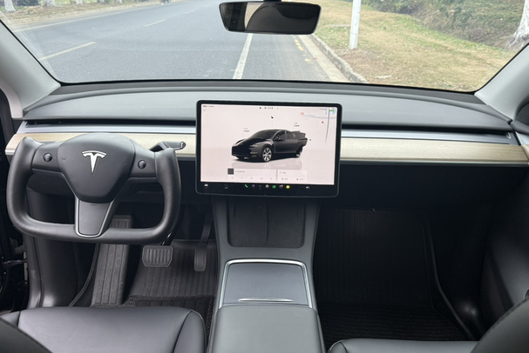 特斯拉 Model Y 2022款 改款 后轮驱动版中控内饰7005