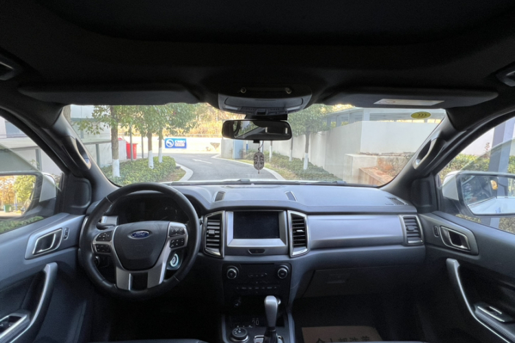 福特 撼路者 2016款 2.0T 汽油自动四驱旗舰版中控内饰7002