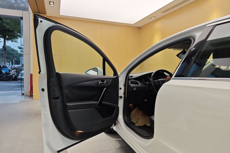 标致508 2013款 2.3L 两周年纪念 自动旗舰版车身外观6004