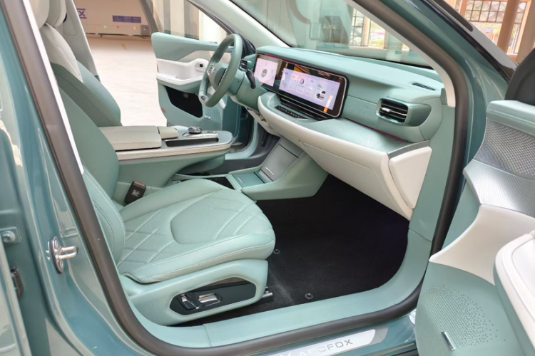 ARCFOX极狐 极狐 阿尔法S(ARCFOX αS) 2023款 735E+ 森林版 160kW中控内饰7008