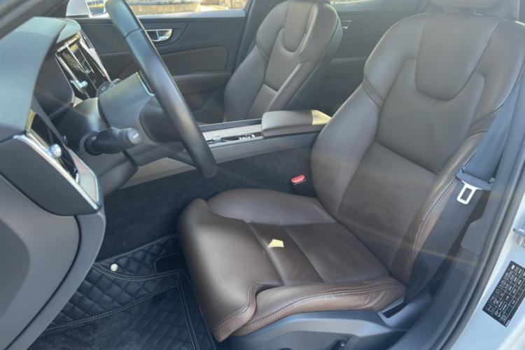 沃尔沃S60 2022款 B4 智远豪华版中控内饰7011