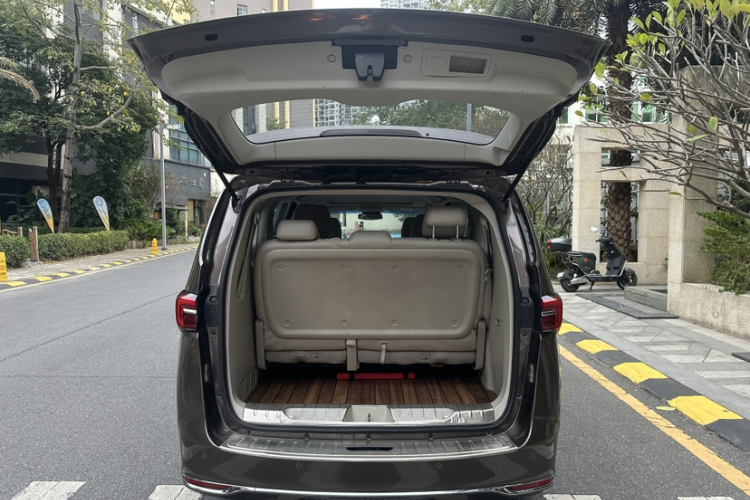 别克GL8 2021款 陆上公务舱 652T 舒适型局部细节23