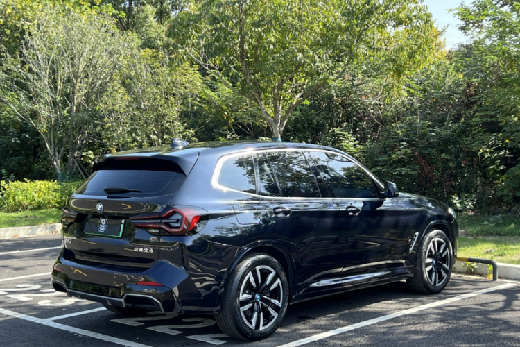 宝马iX3 2023款 领先型车身外观6004