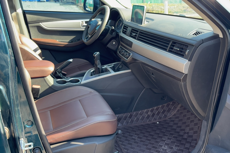 东风风行 风行T5 2023款 盛世款 1.6L 手动筑梦版 五座中控内饰7006