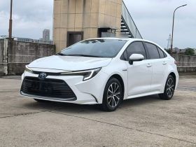 丰田 雷凌 2023款 智能电混双擎 1.8L 豪华版