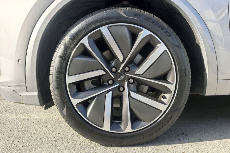 理想汽车 理想L8 2024款 Ultra车身外观6008