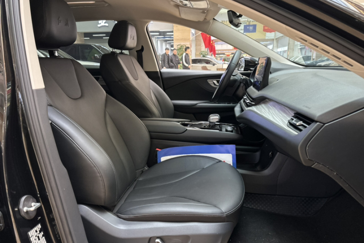 红旗E-QM5 2023款 620km PLUS中控内饰7008