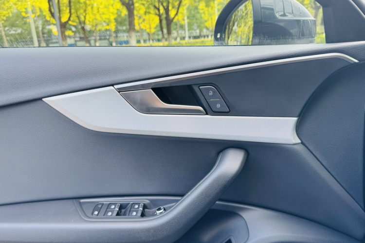 奥迪A4(进口) 2020款 Avant 先锋派 40 TFSI 时尚动感型中控内饰7001