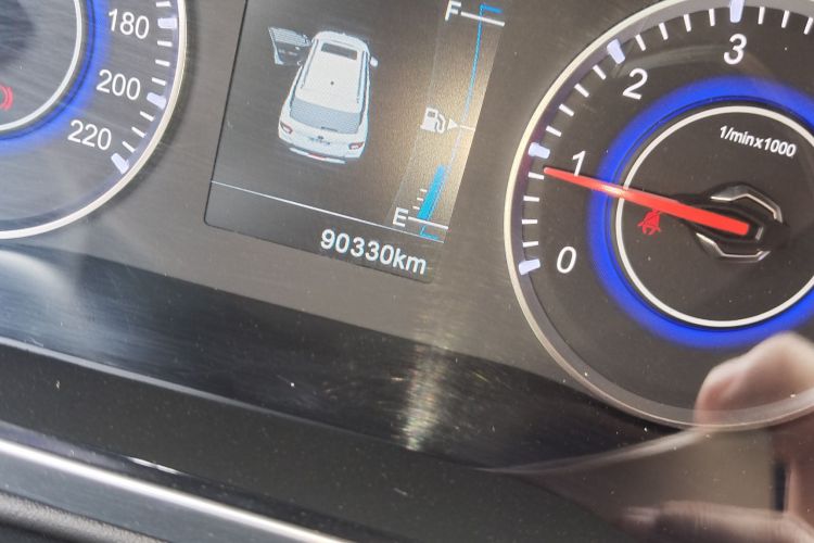 中华V3 2015款 1.5L 手动智能型中控内饰15