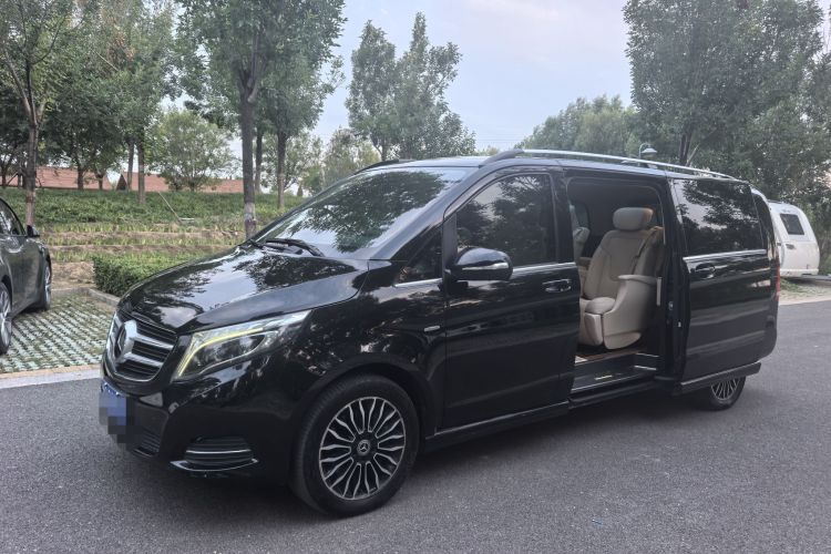 奔驰V级 2018款 V 260 L 尊贵加长版 国V车身外观6002