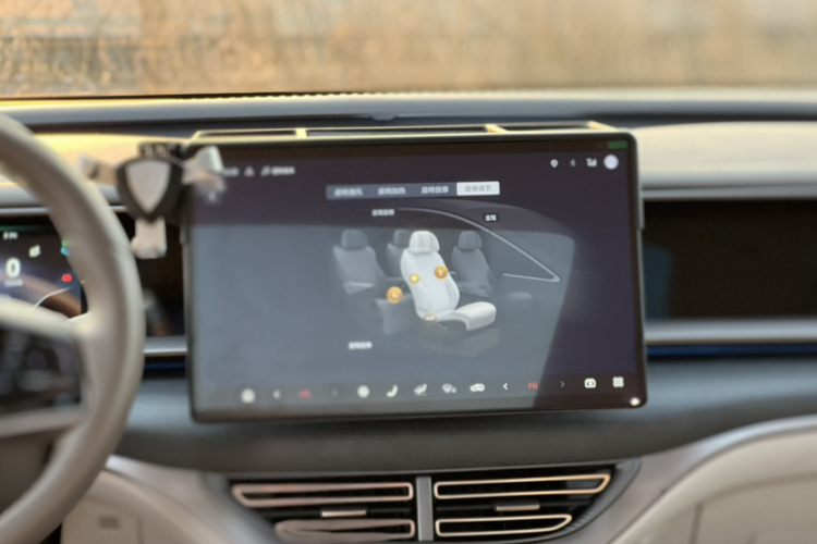 腾势D9 2022款 DM-i 970 四驱旗舰型中控内饰7003