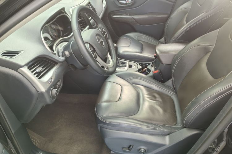 Jeep 自由光 2016款 2.4L 领先版车身外观6007