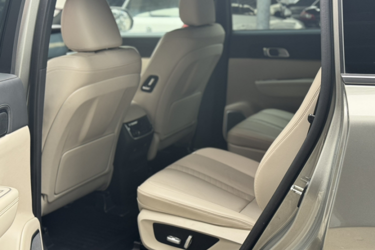 理想汽车 理想ONE 2020款 增程6座版中控内饰7005