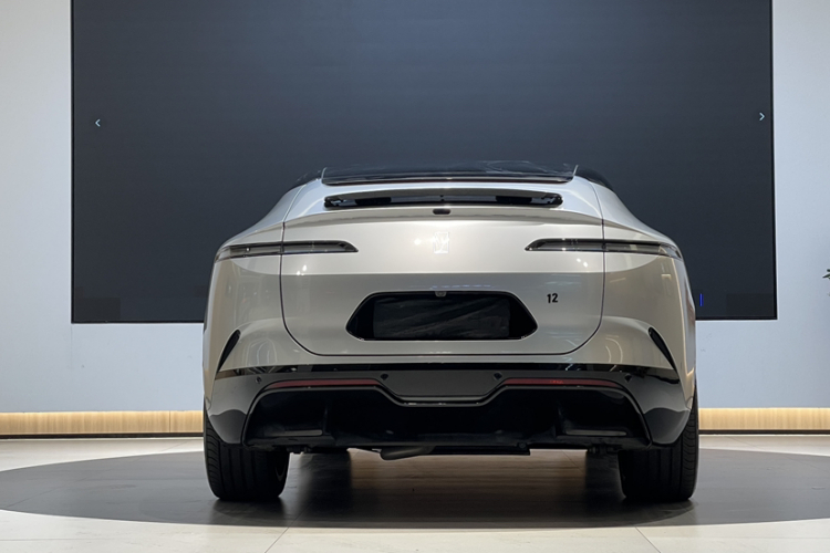 阿维塔12 2025款 Ultra增程版车身外观6005