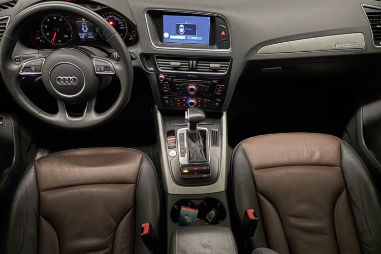 奥迪Q5 2017款 Plus 40 TFSI 进取型中控内饰7002