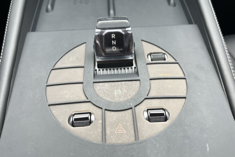 比亚迪 海豹06新能源 2024款 DM-i 120KM尊荣型中控内饰7004