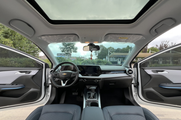 雪佛兰 科鲁泽 2024款 1.5L 双离合悦享版中控内饰7002