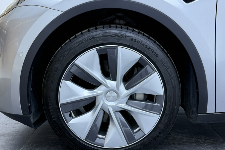 特斯拉 Model Y 2022款 后轮驱动版车身外观6007