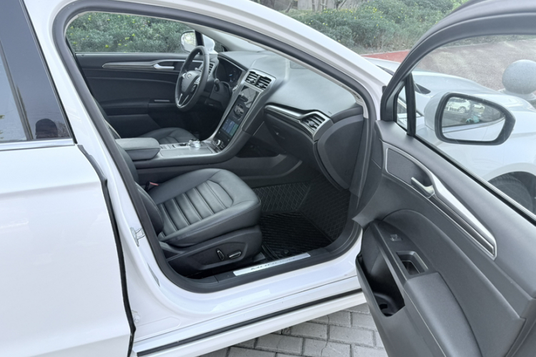 福特 蒙迪欧 2020款 EcoBoost 180 时尚型中控内饰7004