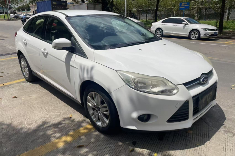 福特 福克斯 2012款 三厢 1.6L 自动舒适型车身外观6001