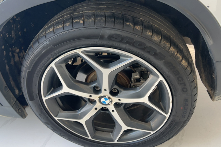 宝马X1 2016款 sDrive20Li 豪华型局部细节9012