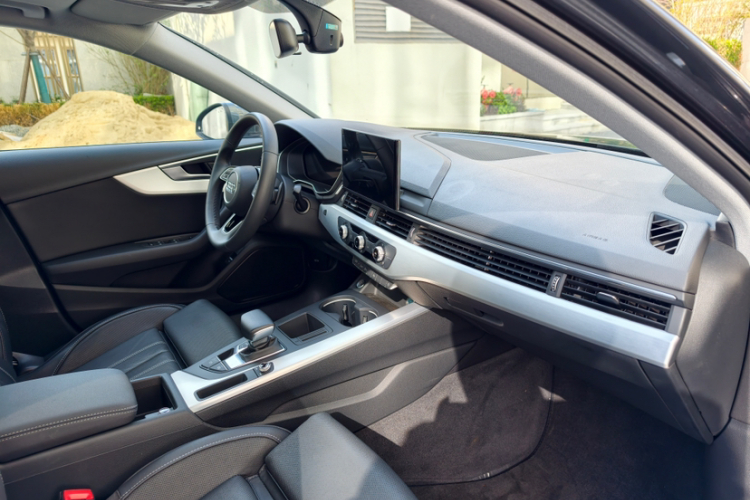 奥迪A4L 2023款 40 TFSI 时尚动感型中控内饰7008