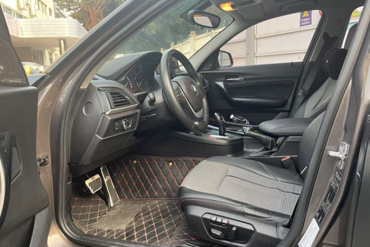 宝马1系(进口) 2013款 改款 116i 领先型中控内饰7005