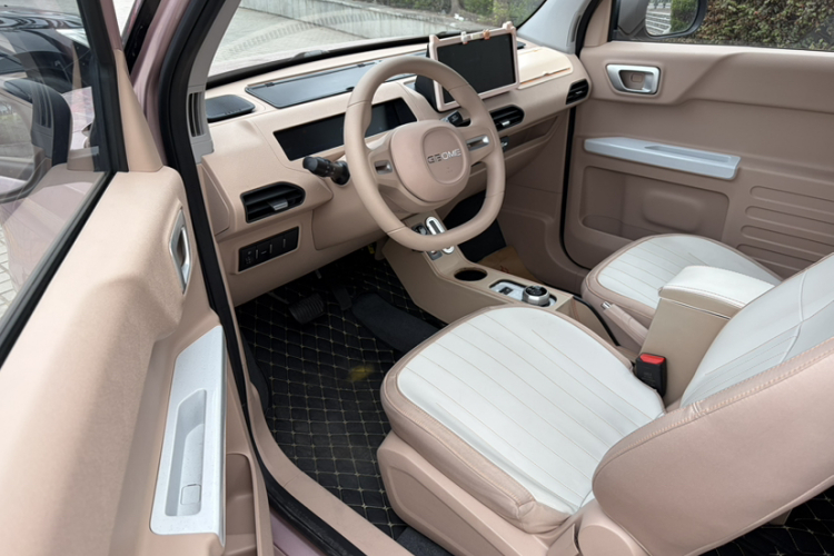 吉利银河 2023款 熊猫mini 200km 耐力熊中控内饰7007