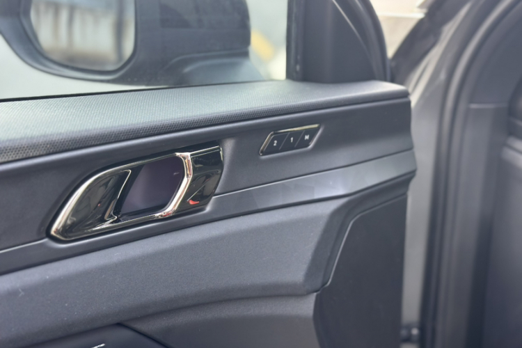 领克01 2021款 2.0TD 四驱劲Halo中控内饰7003