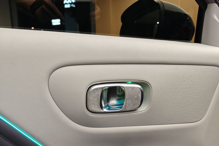 零跑汽车 零跑B10 2025款 510悦享版中控内饰7003