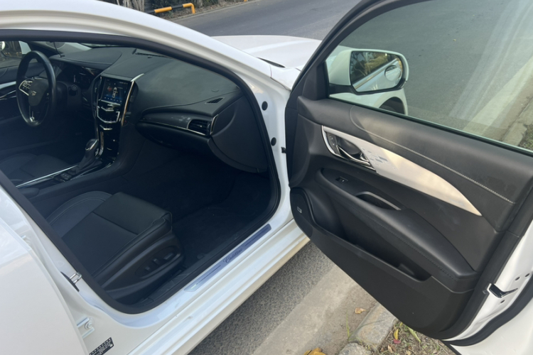 凯迪拉克ATS-L 2017款 28T 时尚型中控内饰7011