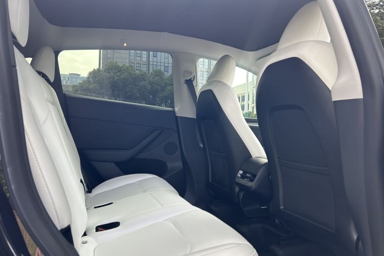 特斯拉 Model Y 2023款 后轮驱动版中控内饰7004