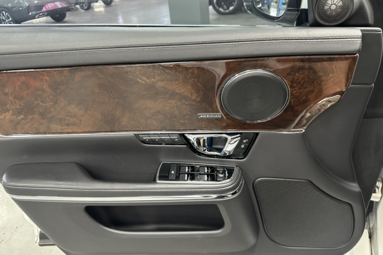 捷豹XJ 2015款  XJL 3.0 SC 两驱全景商务版中控内饰7009