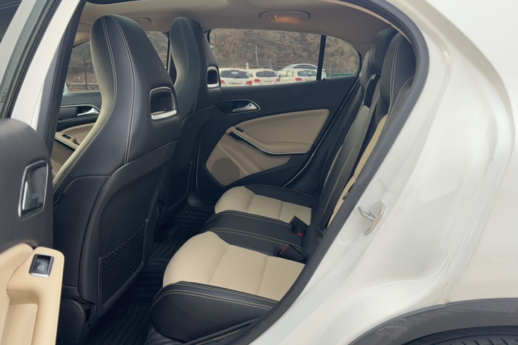 奔驰GLA 2017款 GLA 200 时尚型中控内饰7002