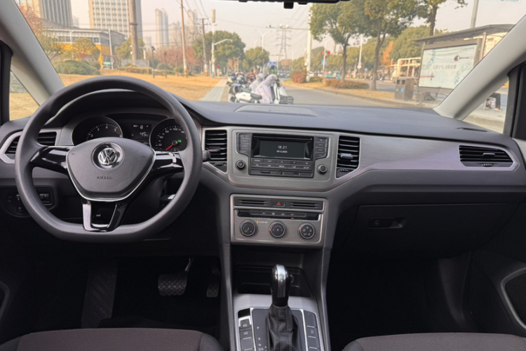 大众 高尔夫·嘉旅 2016款 1.6L 自动舒适型中控内饰7006
