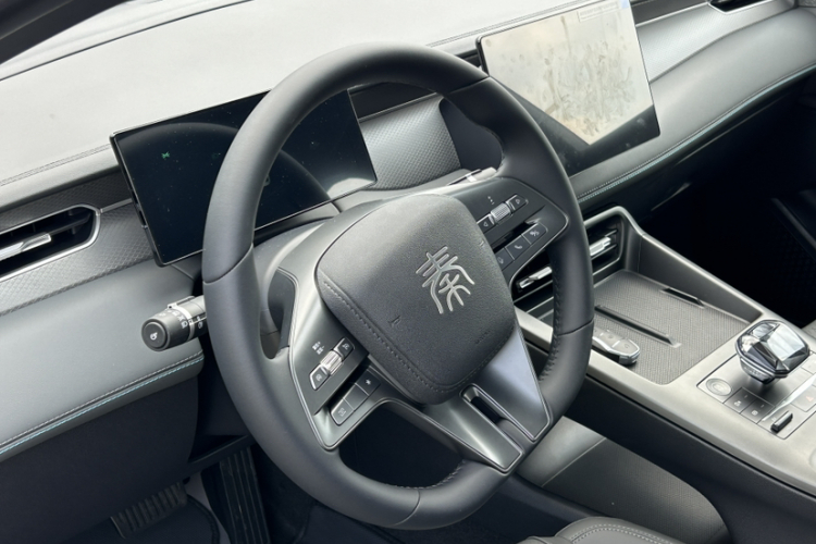 比亚迪 秦PLUS 2025款 DM-i 智驾版 55KM领先型中控内饰7005