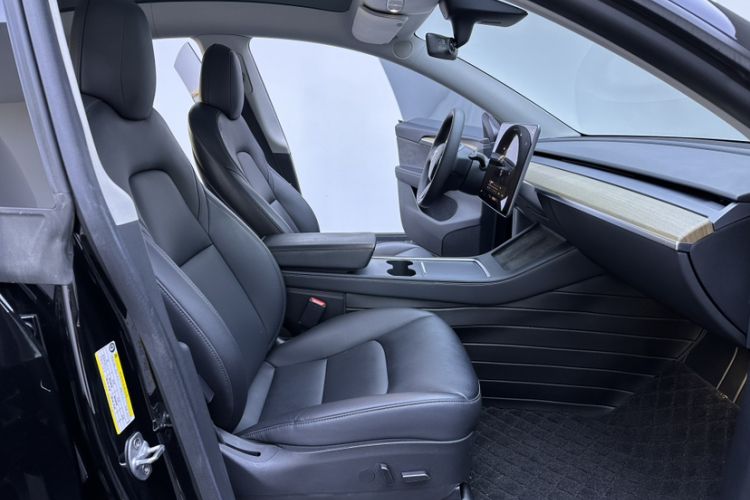 特斯拉 Model Y 2022款 后轮驱动版中控内饰7001