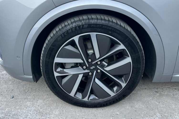 理想汽车 理想L8 2023款 Pro车身外观6011