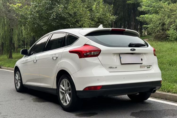 福特 福克斯 2018款 两厢经典 EcoBoost 180 自动精英型车身外观6005