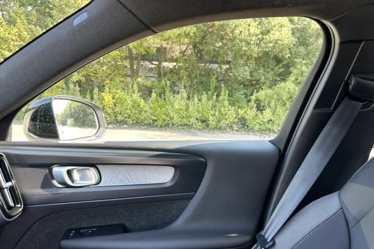 沃尔沃XC40 2024款 B3 智远运动版局部细节16