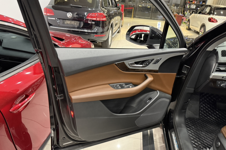 奥迪Q7 2016款 45 TFSI 技术型中控内饰7005