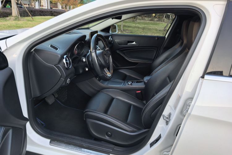 奔驰GLA 2017款 GLA 220 4MATIC 时尚型局部细节19