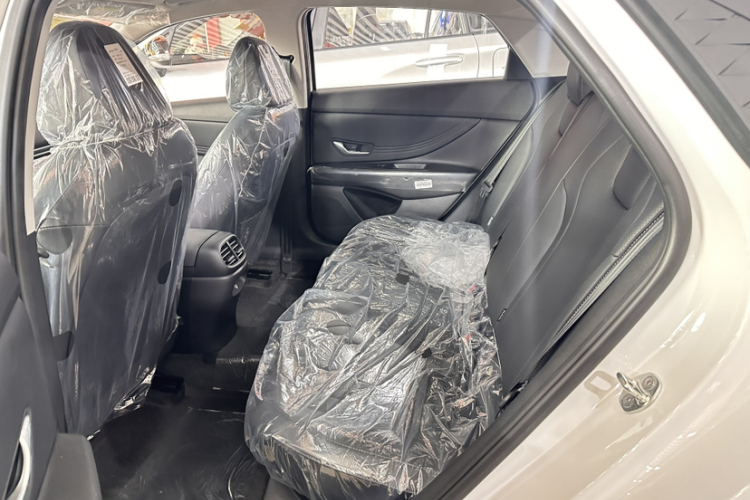 现代 伊兰特 2023款 1.5L CVT GLX精英版中控内饰7004