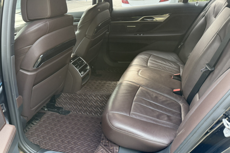 宝马7系 2018款 730Li 领先型 M运动套装中控内饰7001