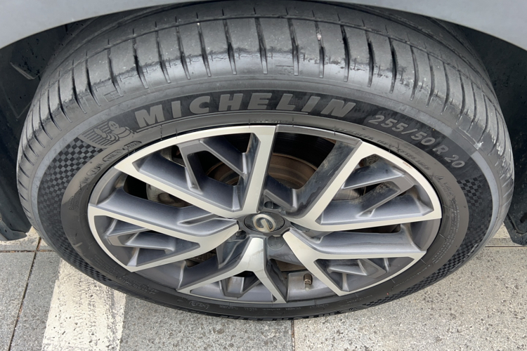 广汽传祺 传祺GS8 2022款 领航系列 2.0TGDI 两驱尊贵版（七座）车身外观6010