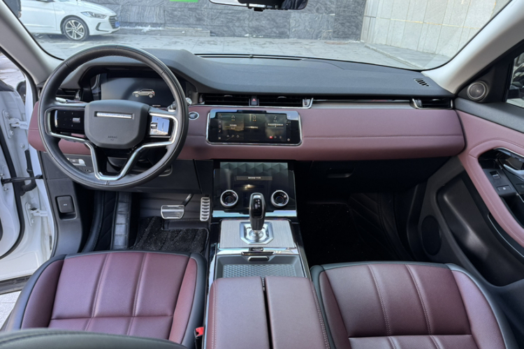 路虎 揽胜极光 2022款 改款 极光L 249PS R-Dynamic 豪华版中控内饰7003