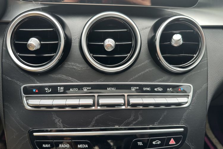 奔驰C级 2019款 C 260 L 运动版中控内饰7004