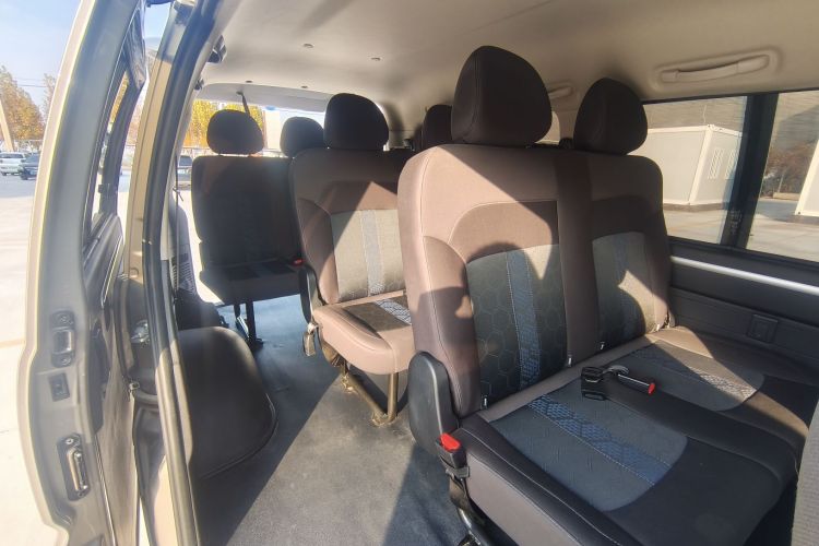 东风风行 菱智 2023款 M5L 1.6L 舒适型 9座局部细节9004