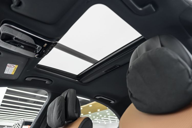 奔驰C级 2023款 改款 C 200 L 运动版局部细节9008