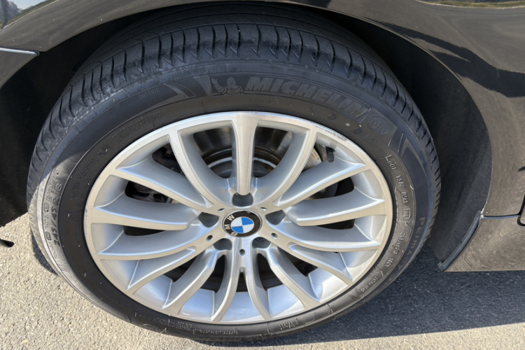 宝马5系 2014款 525Li 豪华设计套装车身外观6003